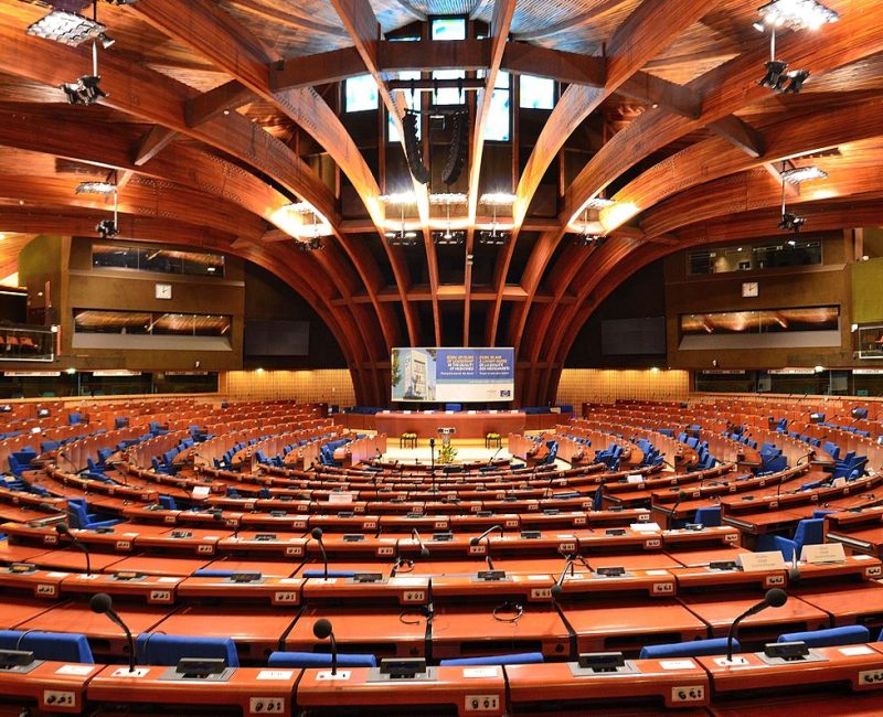 Plenary_chamber_of_the_Council_of_Europes_Palace_of_Europe_2014_01